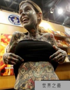 ​世界上纹身最多的女人，95%的皮肤被纹身覆盖