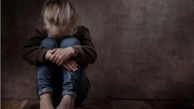 探秘亲生父母为何将女儿关在地窖五年? 3