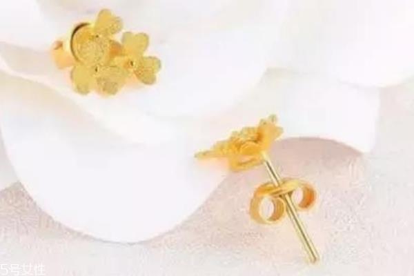 结婚买三金还是五金 看经济状况