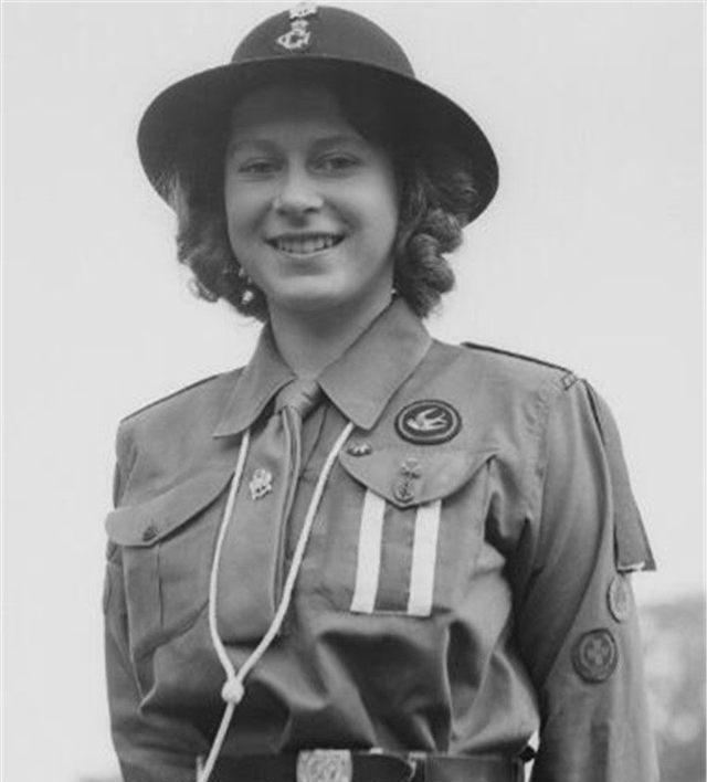 历史老照片：王明华美丽聪慧，玛格丽特高贵美丽，美腿皇后是她