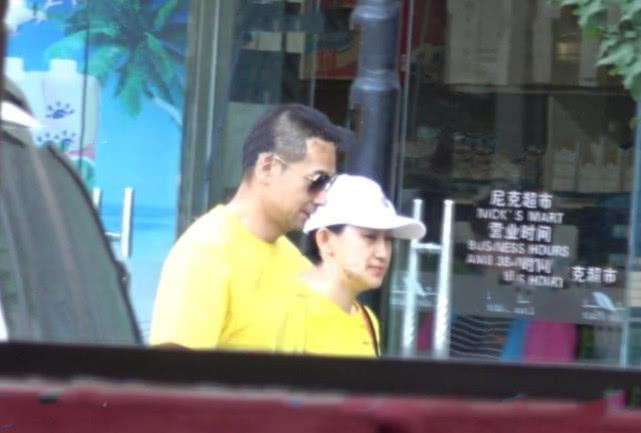 赵文卓夫妇恩爱日常曝光，爱妻做美容他全程贴心相伴