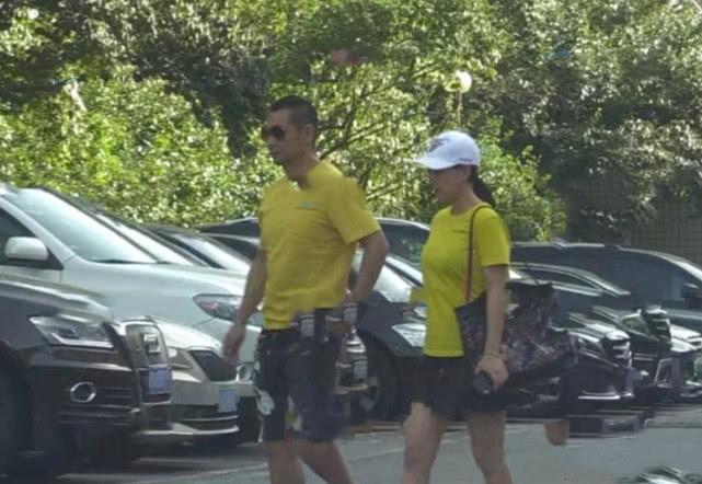 赵文卓夫妇恩爱日常曝光，爱妻做美容他全程贴心相伴