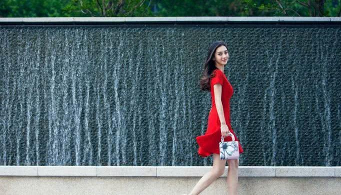 有一种鞋叫杨颖的高跟鞋，明明很时尚，你却很难驾驭！