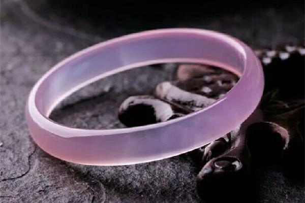 玛瑙手镯什么颜色的贵 玛瑙手镯买什么颜色最好 玛瑙手镯什么颜色的贵 玛瑙手镯买什么颜色最好