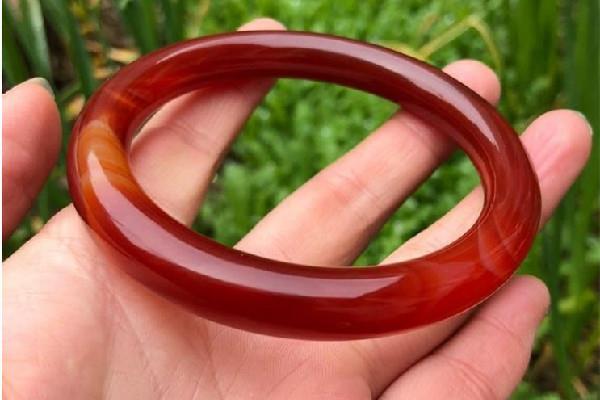 玛瑙手镯什么颜色的贵 玛瑙手镯买什么颜色最好 玛瑙手镯什么颜色的贵 玛瑙手镯买什么颜色最好