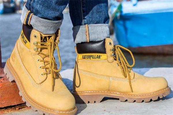 cat大黄靴怎么搭配 工装风进行到底 cat大黄靴怎么搭配 工装风进行到底
