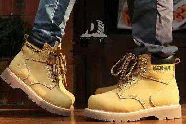 cat大黄靴怎么搭配 工装风进行到底 cat大黄靴怎么搭配 工装风进行到底