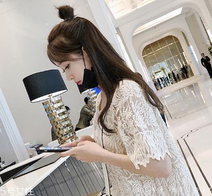 蕾丝和雪纺的区别 两种面料各有特色 蕾丝和雪纺的区别 两种面料各有特色