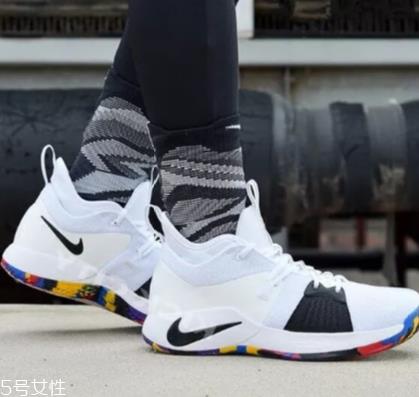 篮球鞋要买大一码吗 看个人习惯 篮球鞋要买大一码吗 看个人习惯