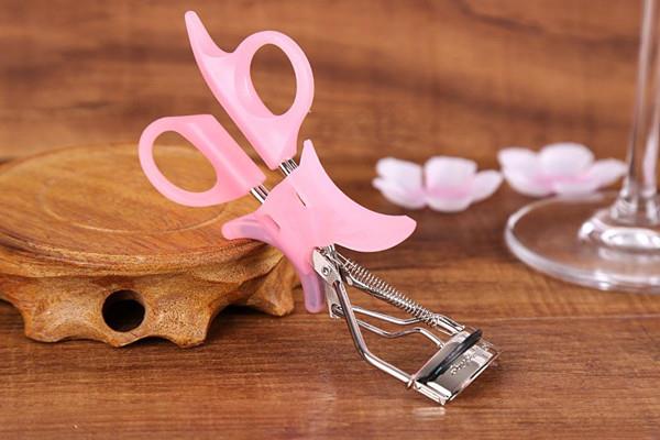 睫毛夹要买贵的吗 睫毛夹能用多长时间 睫毛夹要买贵的吗 睫毛夹能用多长时间