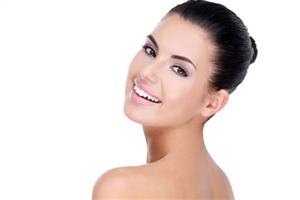 粉饼可以用来定妆吗 粉饼美妆小贴士 粉饼可以用来定妆吗 粉饼美妆小贴士