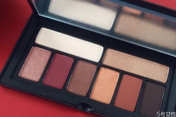 眼影能放冰箱吗 可以放冰箱的化妆品 眼影能放冰箱吗 可以放冰箱的化妆品