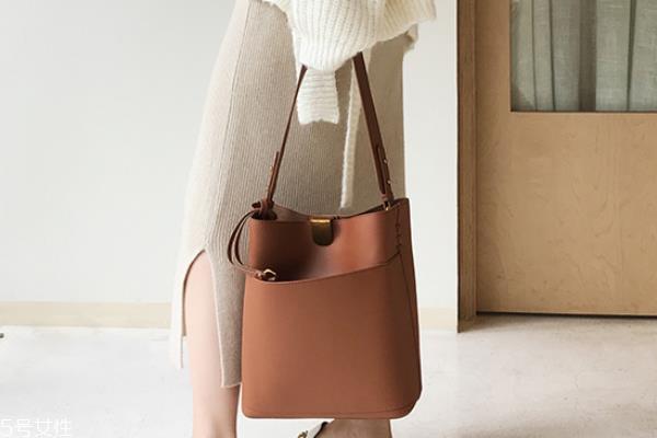 pu皮包包挂破了怎么办 一招修复刮痕