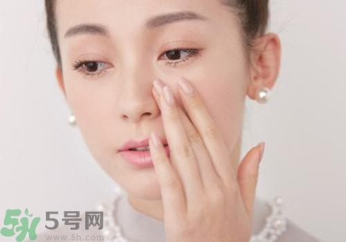 cc霜和粉底液的区别 cc霜和粉底液哪个先用? cc霜和粉底液的区别 cc霜和粉底液哪个先用?