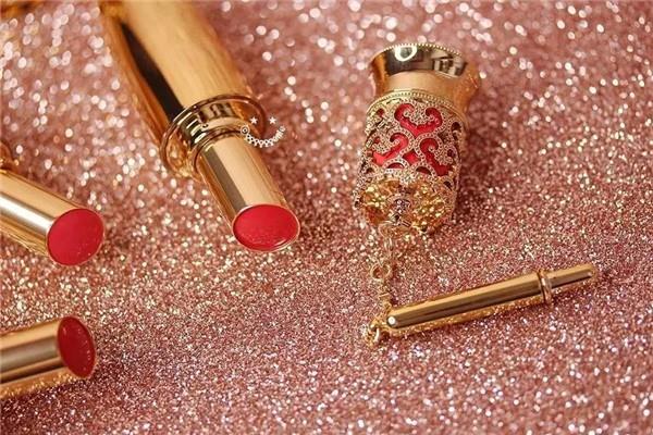 萝卜丁口红会沾杯吗 萝卜丁口红会掉漆吗 萝卜丁口红会沾杯吗 萝卜丁口红会掉漆吗