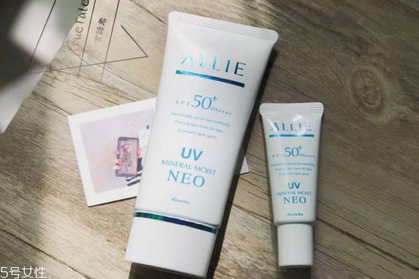 嘉娜宝防晒霜伤皮肤吗 利大于弊 嘉娜宝防晒霜伤皮肤吗 利大于弊