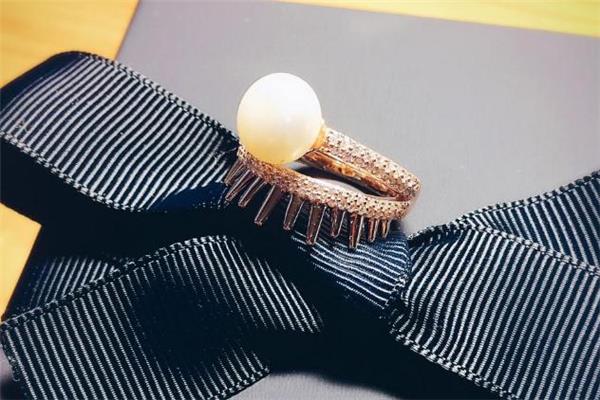 apm戒指是什么材质 apm戒指变黑了怎么办 apm戒指是什么材质 apm戒指变黑了怎么办