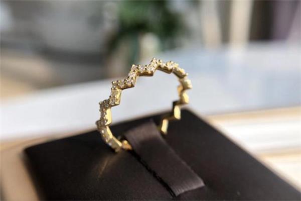 apm戒指是什么材质 apm戒指变黑了怎么办 apm戒指是什么材质 apm戒指变黑了怎么办