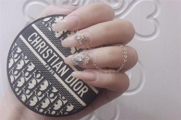 迪奥老花气垫适合干皮吗 迪奥老花气垫是限量的吗 迪奥老花气垫适合干皮吗 迪奥老花气垫是限量的吗