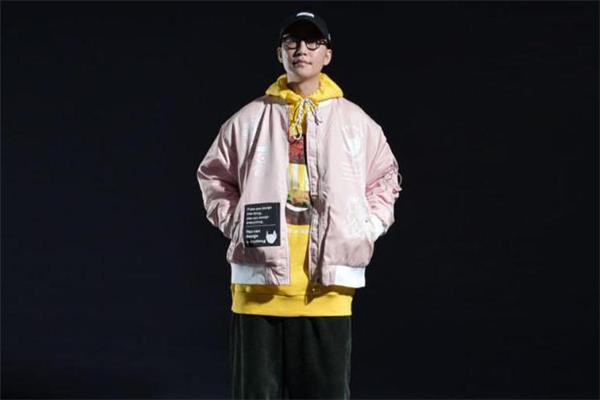 秋天男生穿什么外套好看 男生秋天适合穿什么外套