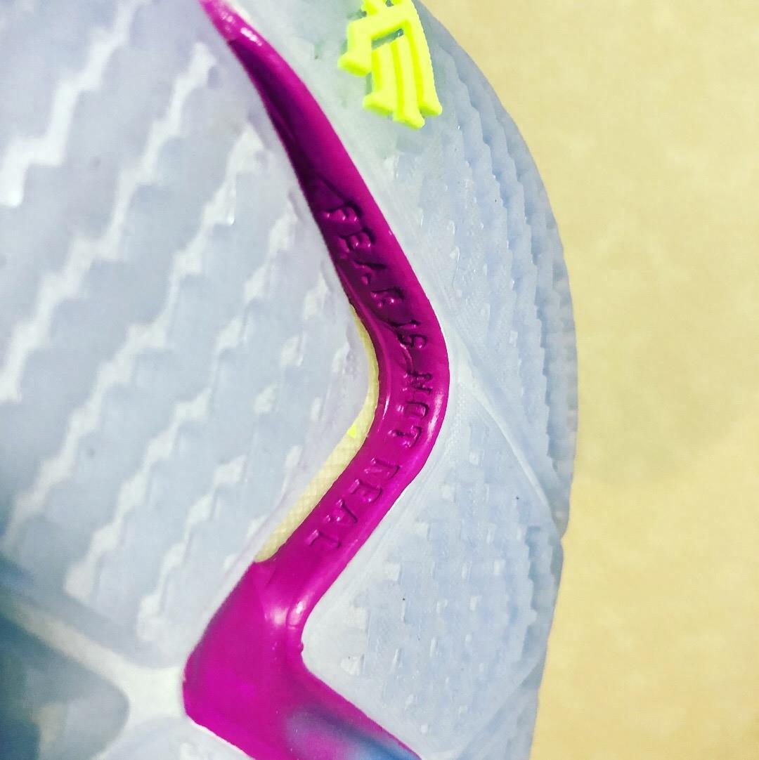 出来都说丑,发售抢成狗!欧文战靴Nike Kyrie 4首发鸳鸯配色图集