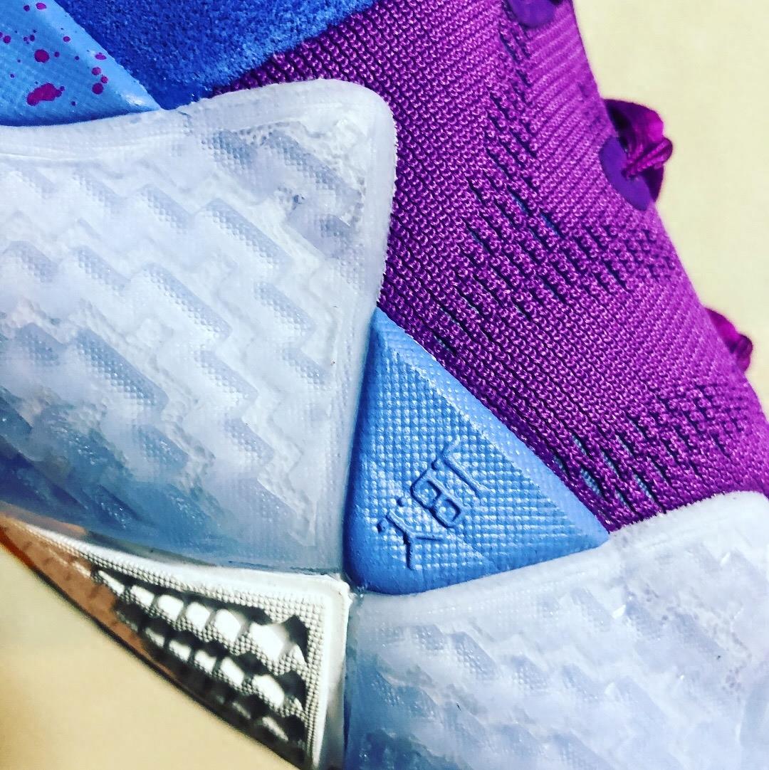 出来都说丑,发售抢成狗!欧文战靴Nike Kyrie 4首发鸳鸯配色图集