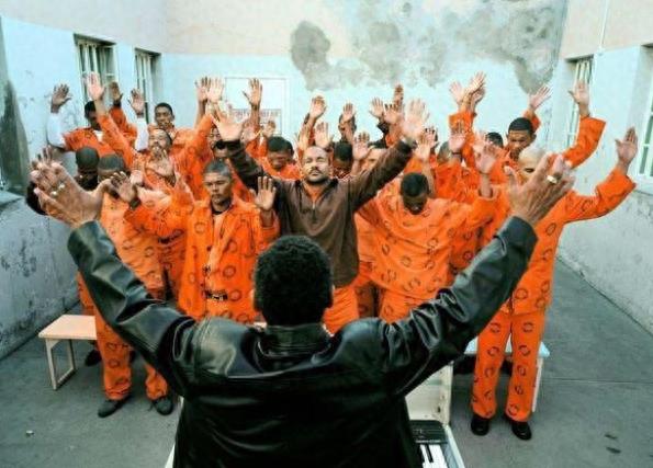 男囚犯的真实一天是这么度过的——南非监狱实拍