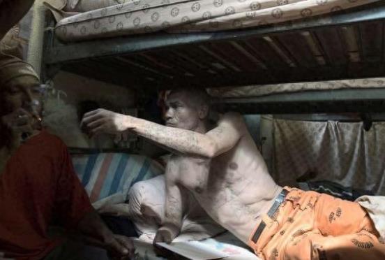 男囚犯的真实一天是这么度过的——南非监狱实拍