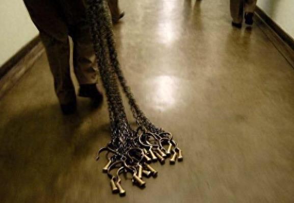 男囚犯的真实一天是这么度过的——南非监狱实拍