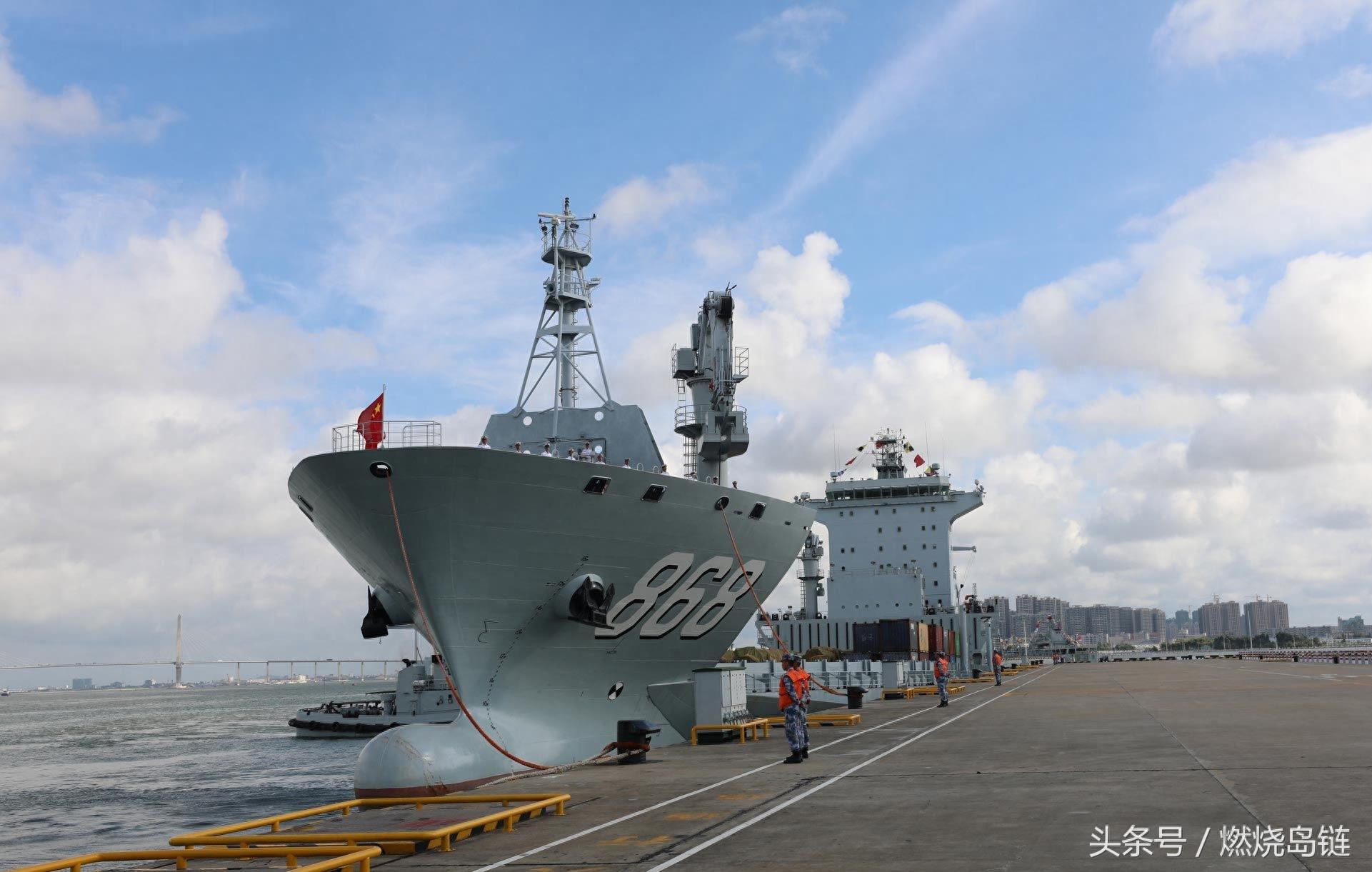 移动的海上基地——中国海军868“东海岛”号半潜船