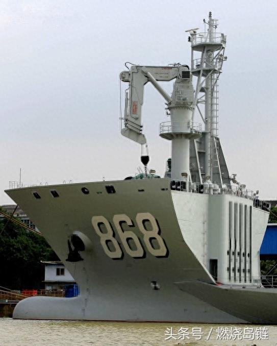 移动的海上基地——中国海军868“东海岛”号半潜船