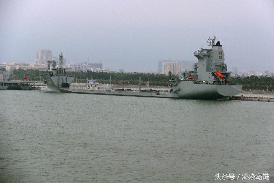 移动的海上基地——中国海军868“东海岛”号半潜船