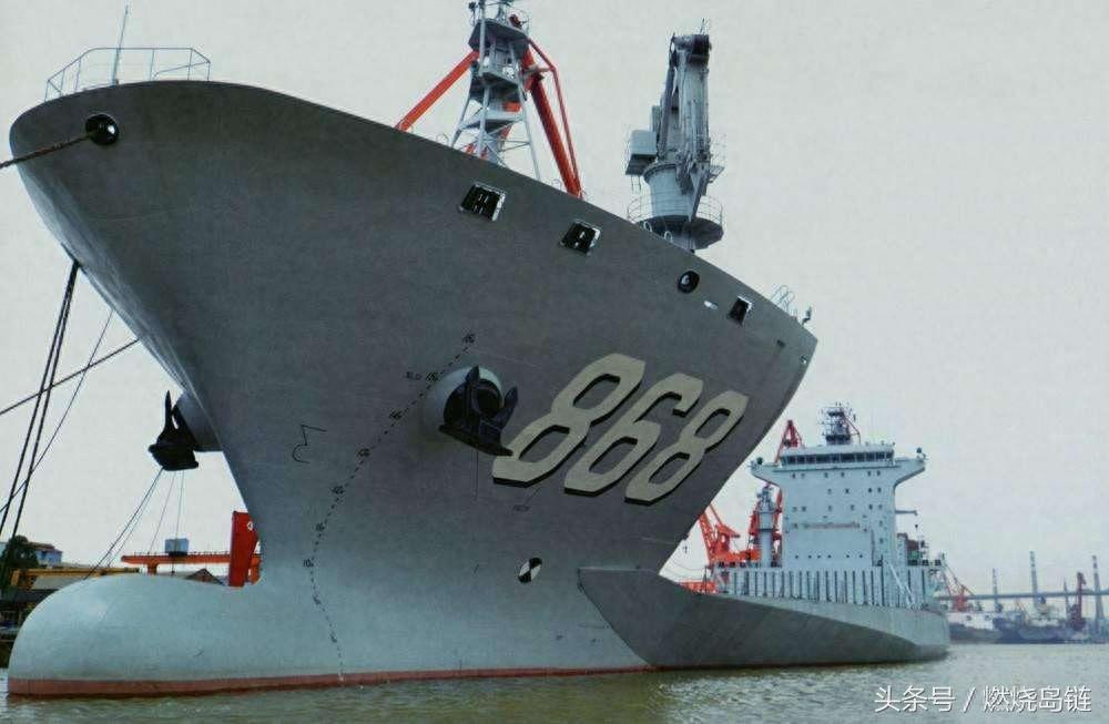 移动的海上基地——中国海军868“东海岛”号半潜船