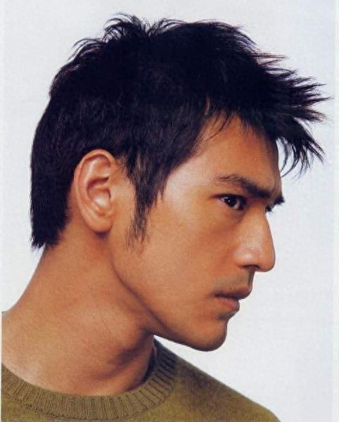 一组老照片,带你看看年轻时颜值逆天的金城武