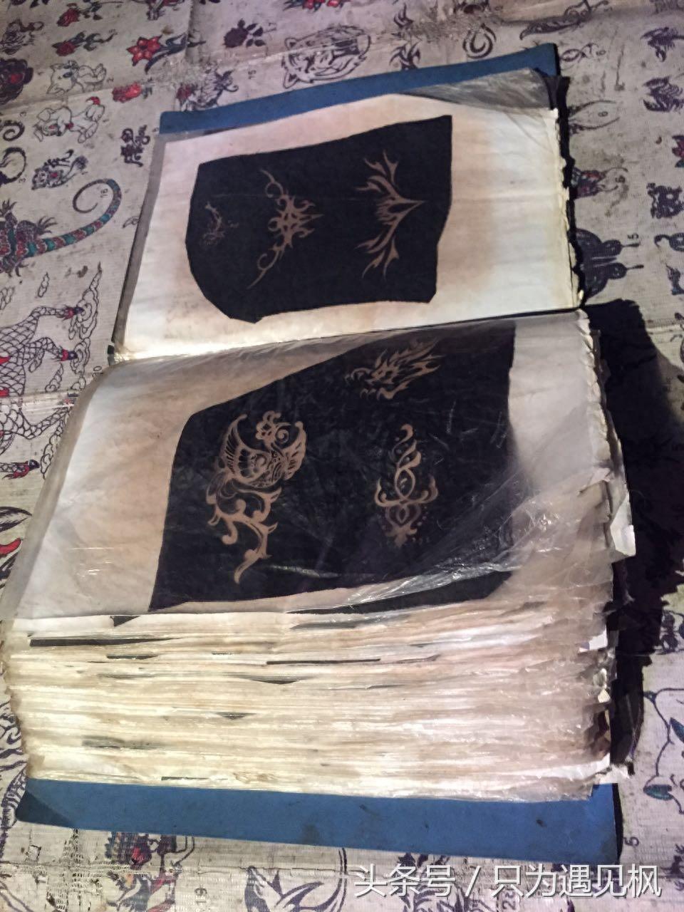 美女大姐白天上班晚上摆摊贴纹身，10元起步50元封顶，和老公共同养家还房贷