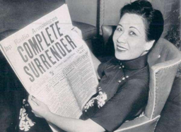 日本投降时的珍贵照片:各地欢庆胜利,中国军人训斥日本人