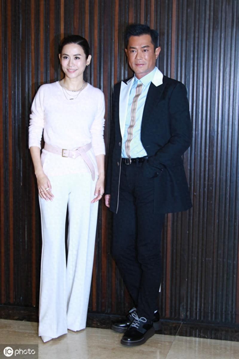 宣萱古天乐18年后再合作同框超般配，现场有人自称“古天乐老婆”