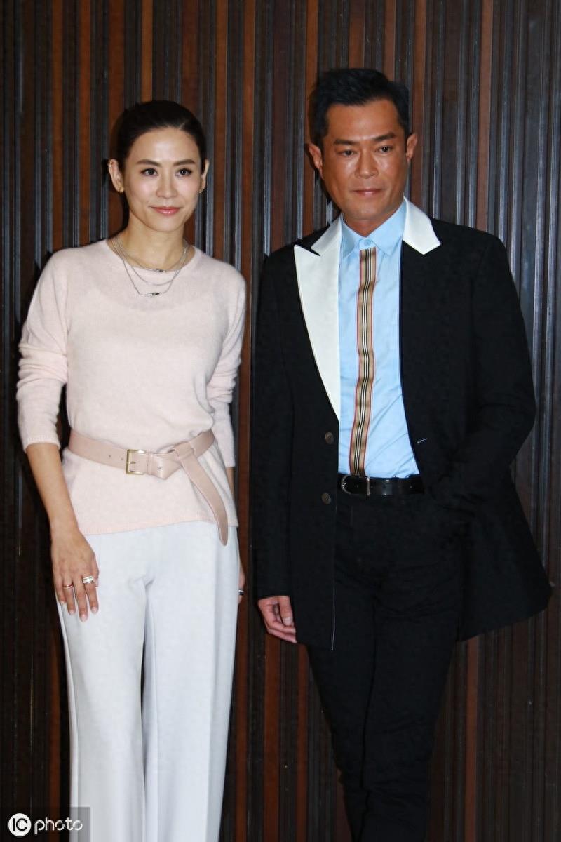 宣萱古天乐18年后再合作同框超般配，现场有人自称“古天乐老婆”