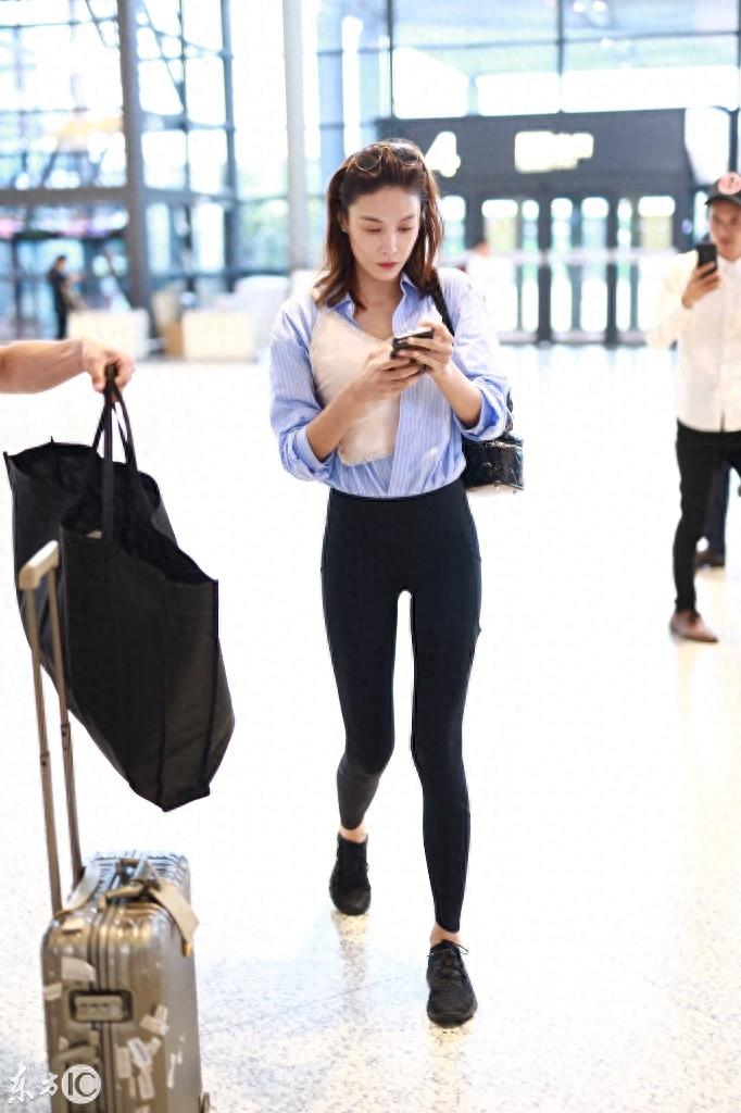 张蓝心紧身裤大长腿吸睛，网友：为什么要内衣外穿