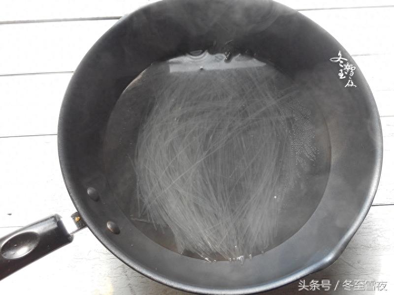 绿豆芽和这两种食材一起炒，意想不到的好吃，能让你食欲大开