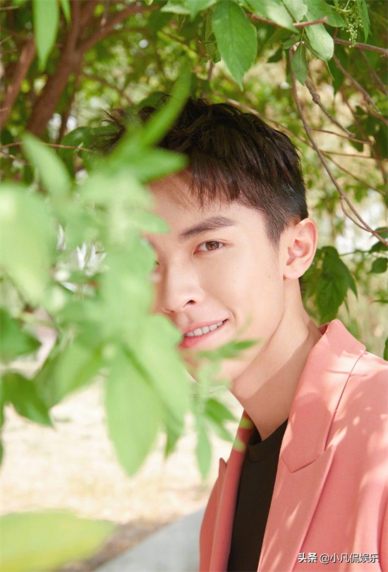 张逸杰帅照来袭，阳光下的大男孩!