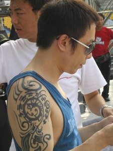 ​一些明星身上你不知道的纹身，每个明星纹身背后都有一个催泪理由