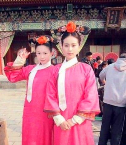 7位明星和替身演员合影，最后一位替身颜值不输本尊！