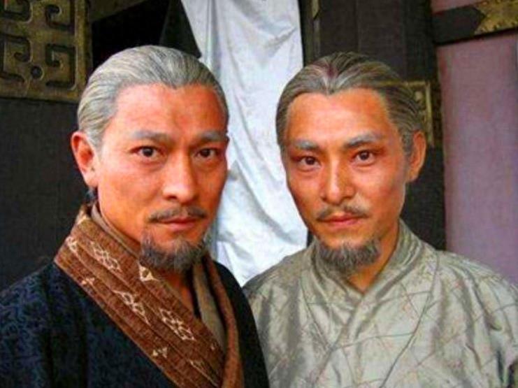 7位明星和替身演员合影，最后一位替身颜值不输本尊！