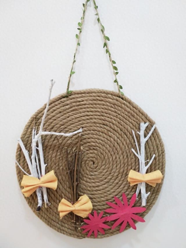 简简单单的麻绳就可以把墙面布置的这么漂亮，你肯定用得着，收藏