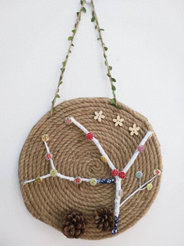 简简单单的麻绳就可以把墙面布置的这么漂亮，你肯定用得着，收藏