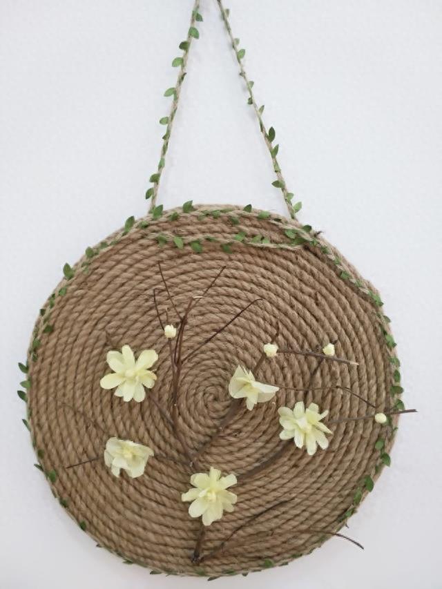 简简单单的麻绳就可以把墙面布置的这么漂亮，你肯定用得着，收藏