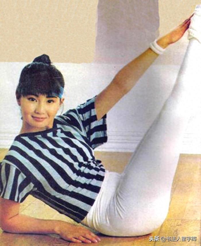 惊鸿一瞥，浪漫旖旎不可方物，一代女星张曼玉15张老照片欣赏