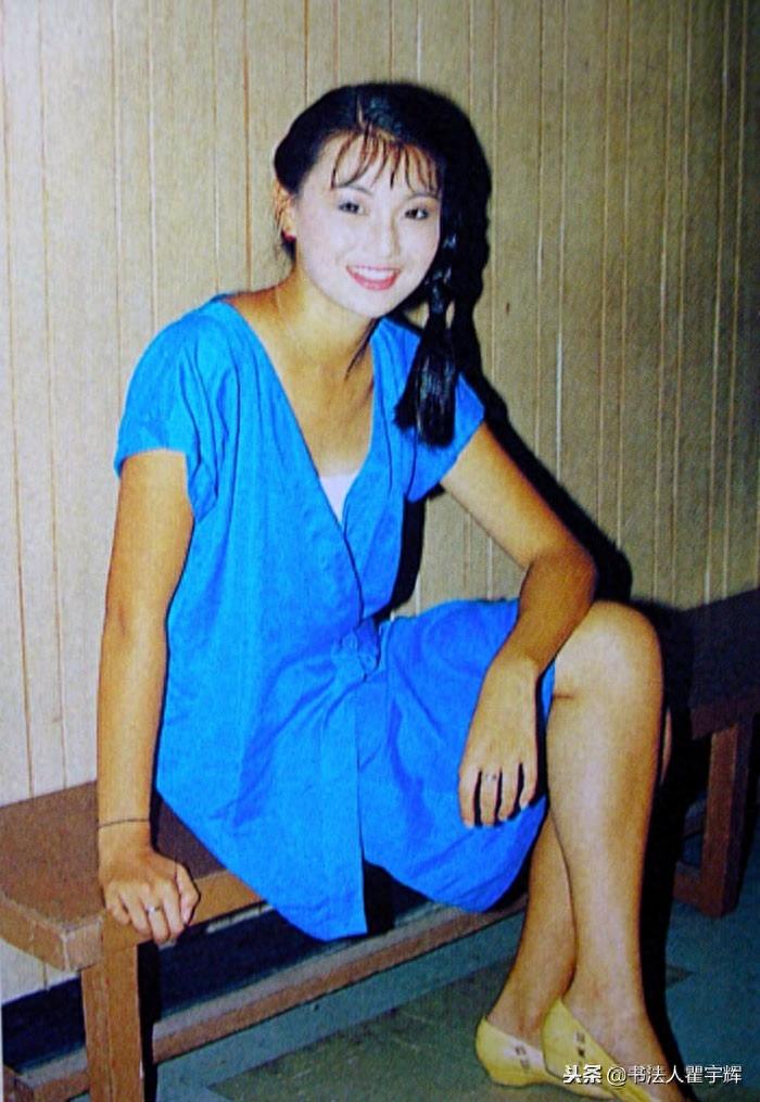 惊鸿一瞥，浪漫旖旎不可方物，一代女星张曼玉15张老照片欣赏