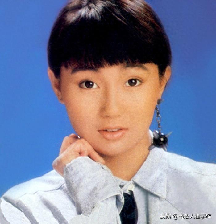 惊鸿一瞥，浪漫旖旎不可方物，一代女星张曼玉15张老照片欣赏